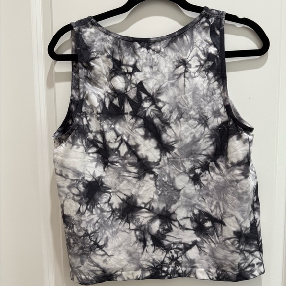 MAKE AN OFFER! 

Tangerine Black and White Layered Tank Top - Picture 4 of 7